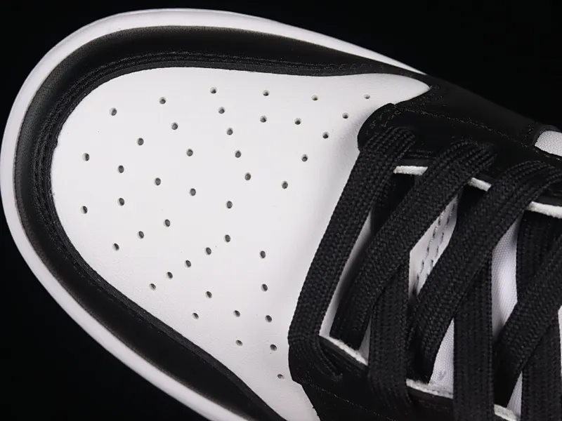 All Categories Nk SB Dunk Series Nk Dunk SB High High-top sneakers Nk SB Dunk High Black and white Panda SB smashed backboard high-top sneakers DD1399-105